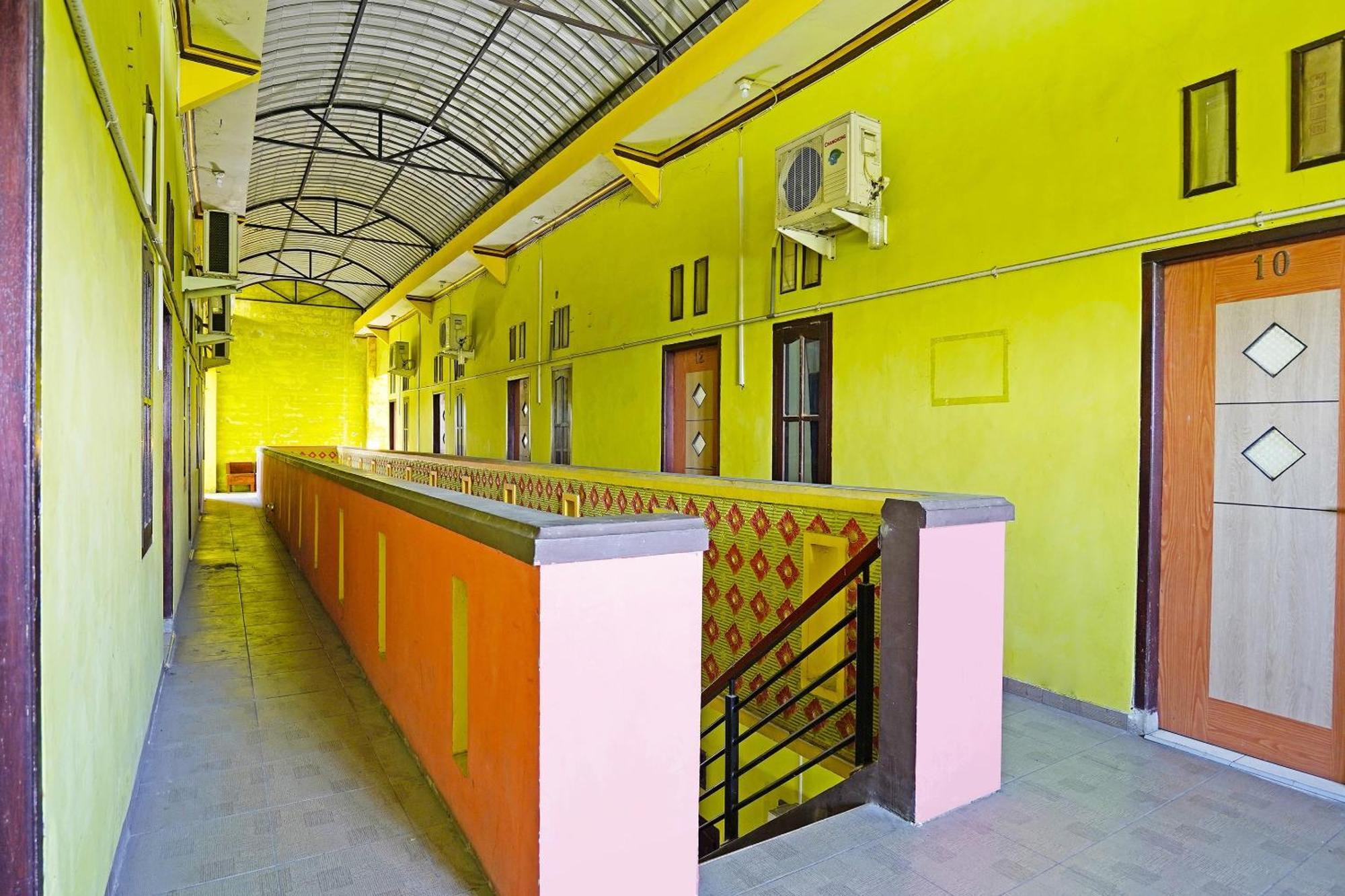Oyo 91583 D'Cost Green Syariah Сурабая Экстерьер фото