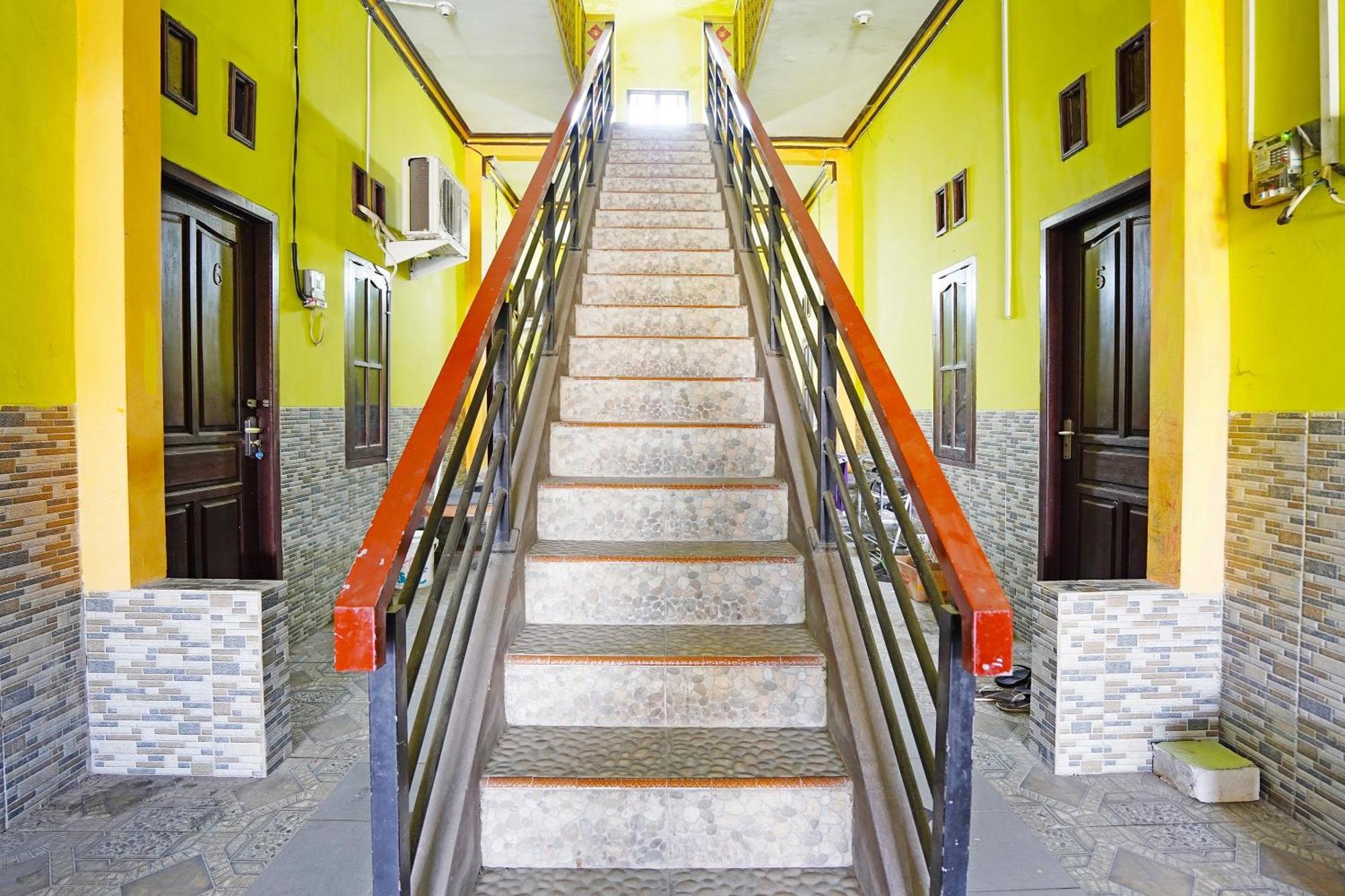 Oyo 91583 D'Cost Green Syariah Сурабая Экстерьер фото